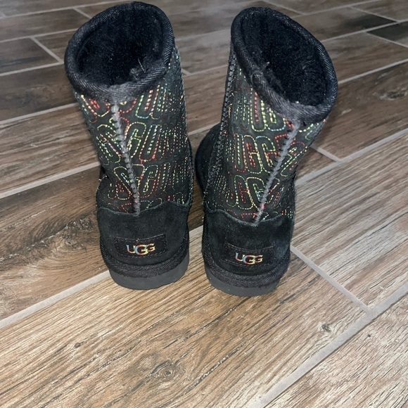 Kids UGGs - Picture 2 of 5